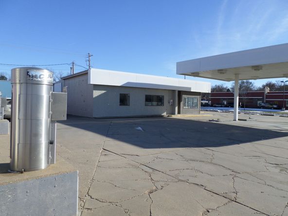 Corner Lot on 6th & Monroe: 501 Monroe St, Beatrice, NE 68310